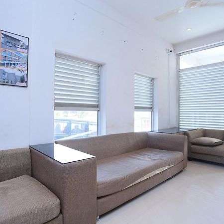 Super Townhouse Prince Palace Thiruvananthapuram Buitenkant foto