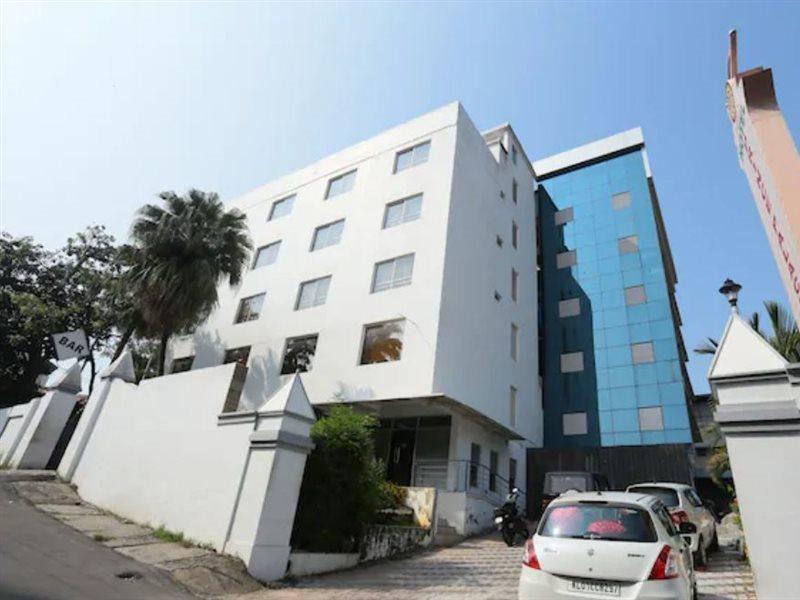 Super Townhouse Prince Palace Thiruvananthapuram Buitenkant foto