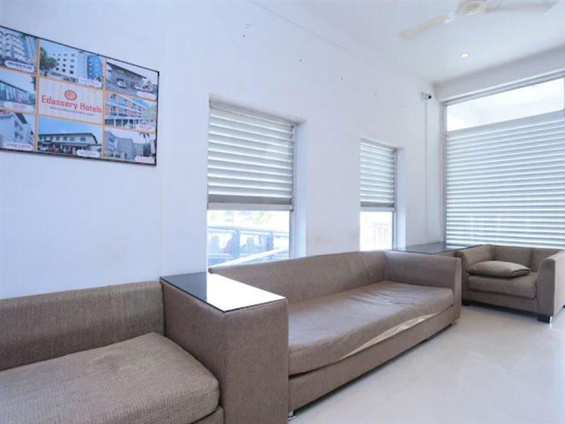 Super Townhouse Prince Palace Thiruvananthapuram Buitenkant foto