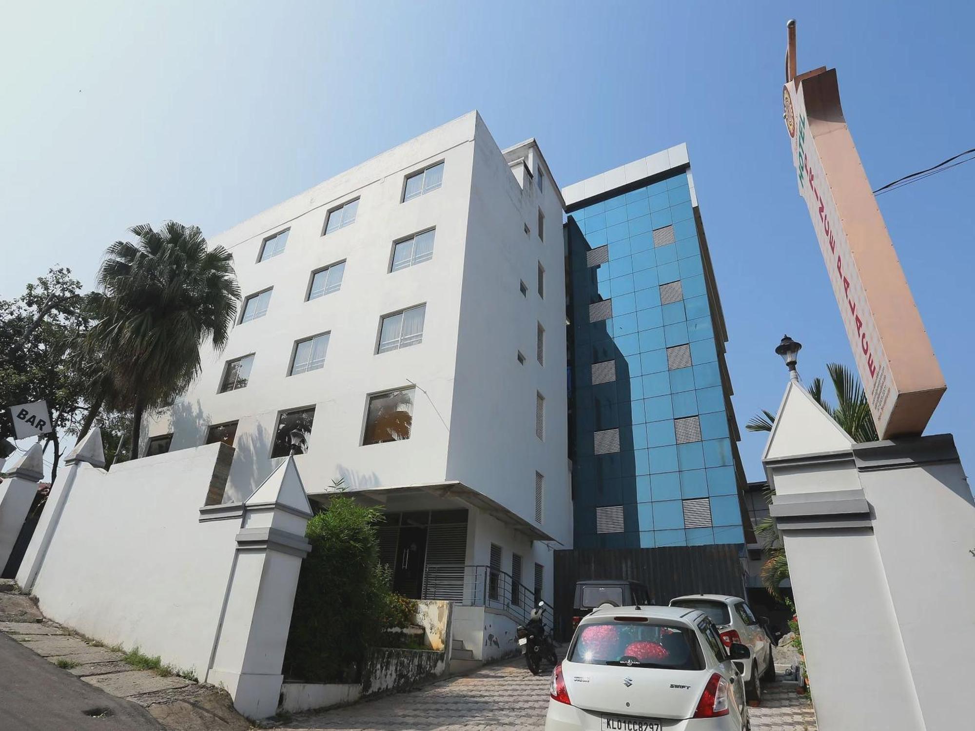 Super Townhouse Prince Palace Thiruvananthapuram Buitenkant foto