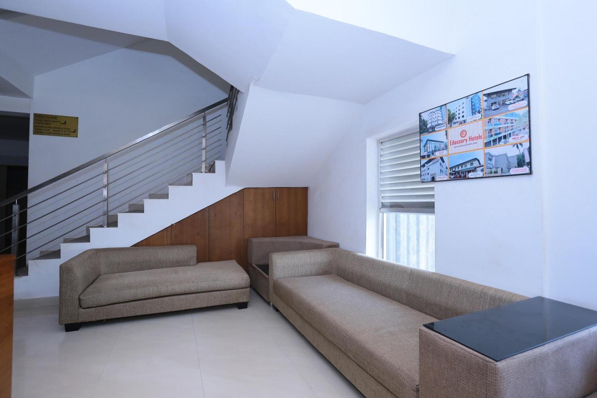 Super Townhouse Prince Palace Thiruvananthapuram Buitenkant foto