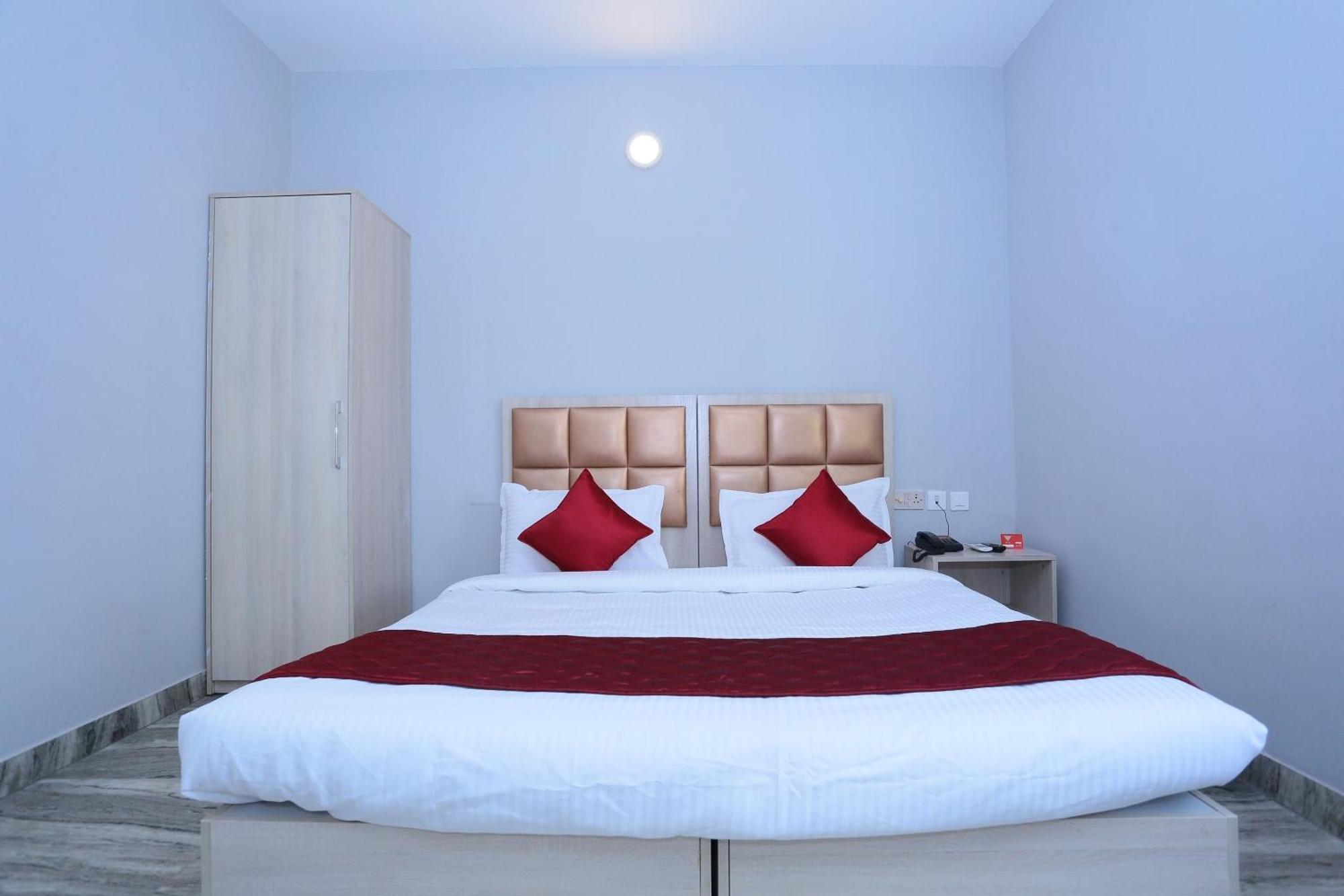 Super Townhouse Prince Palace Thiruvananthapuram Buitenkant foto