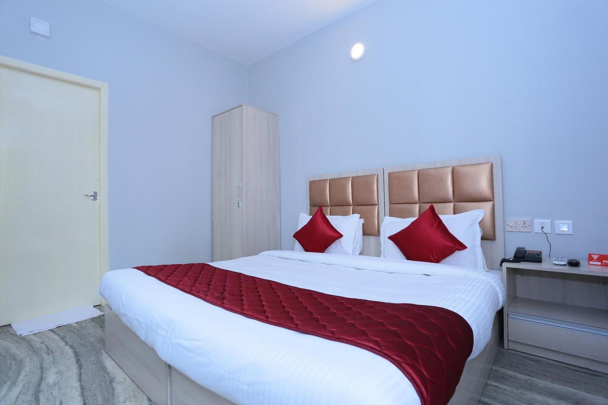 Super Townhouse Prince Palace Thiruvananthapuram Buitenkant foto