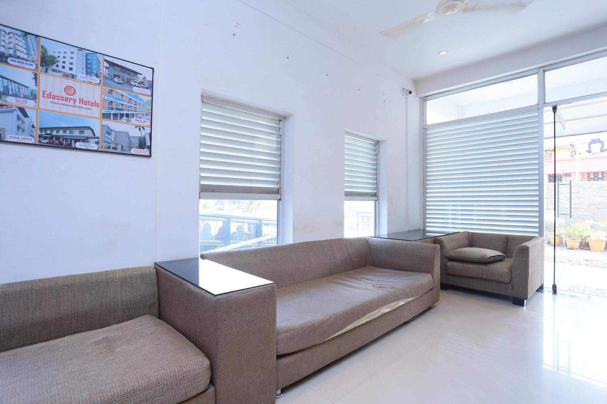 Super Townhouse Prince Palace Thiruvananthapuram Buitenkant foto